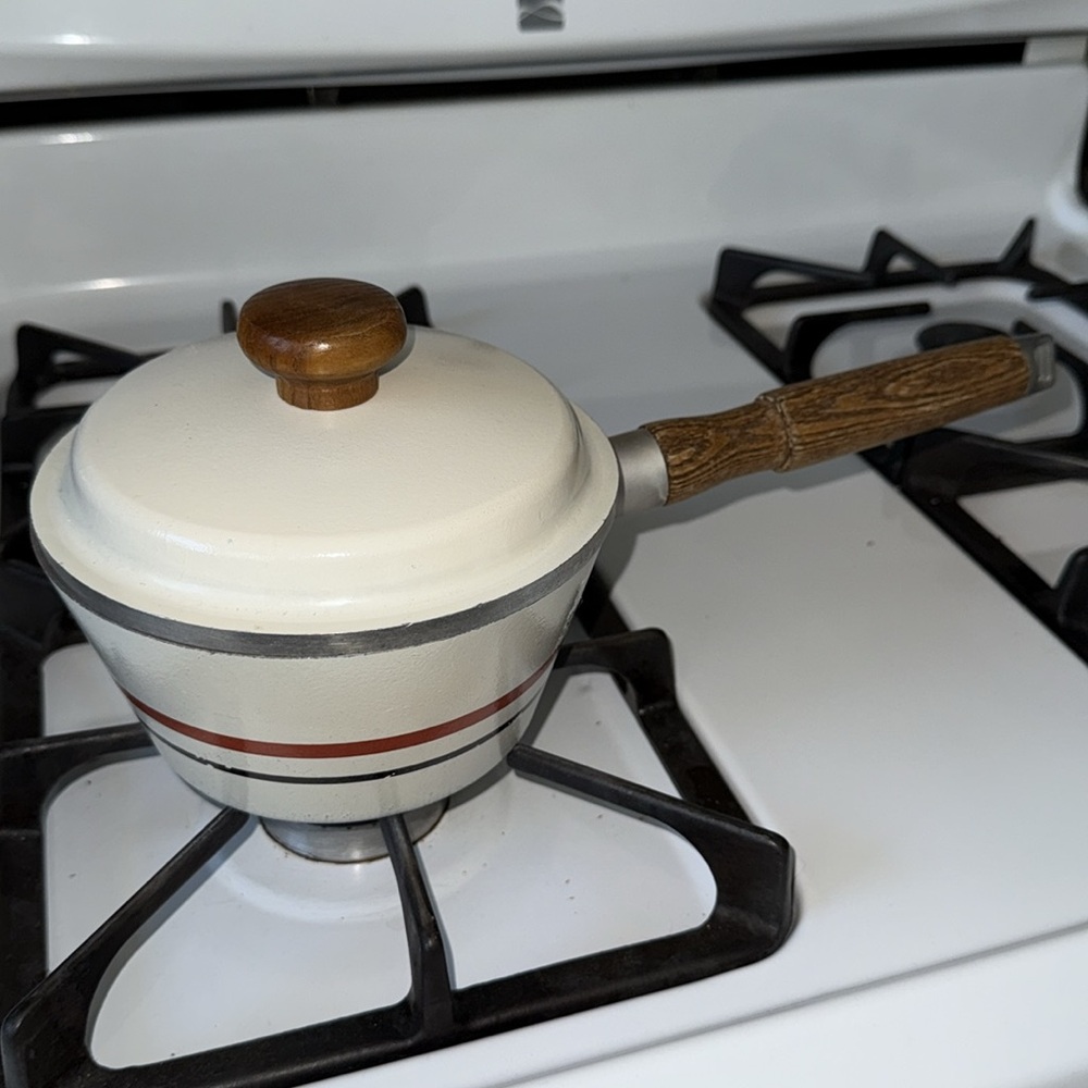 Vintage West Bend  super health, popper Elite Cream Saucepan with Wooden Handle